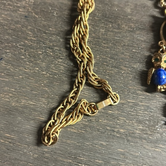 Mid Century Vintage Kramer Gold Tone Owl Necklace - Picture 3 of 6